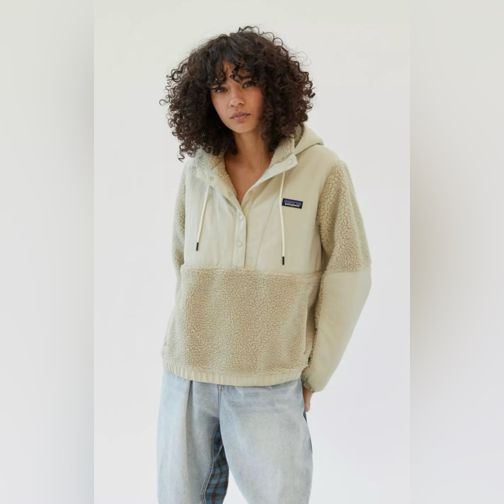 Patagonia Cream Fleece Hoodie.